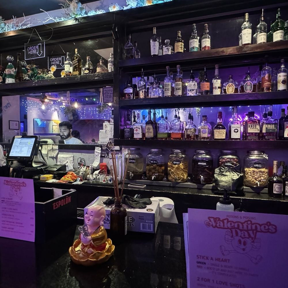 Potions & Poisons, Bar in Los Angeles