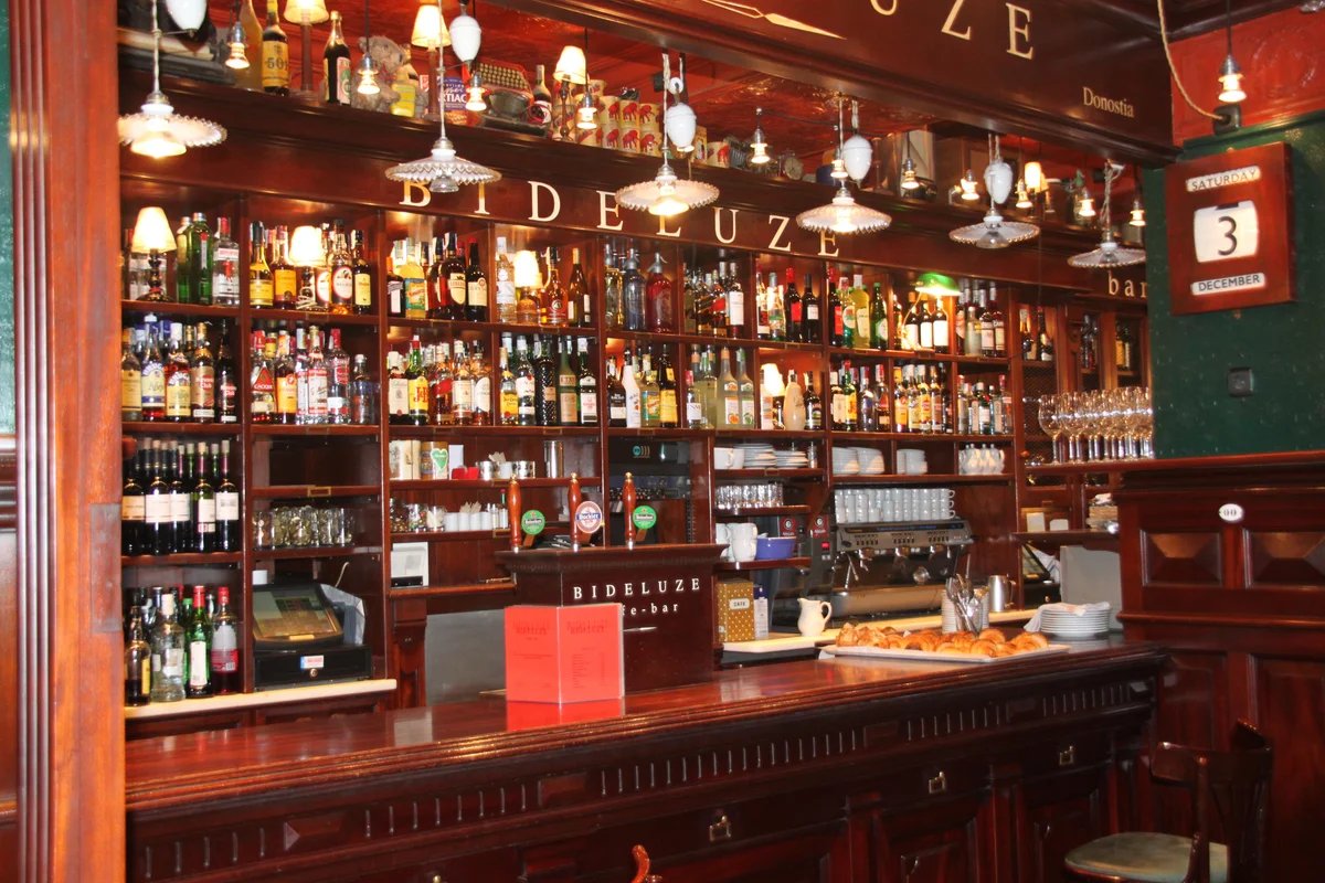 BIDELUZE KAFE TABERNA bar in San Sebastián