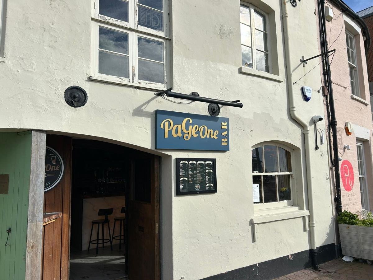 PaGe One Bar