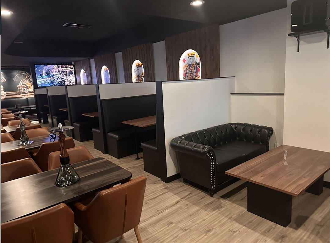 Midnight Kings Hookah Lounge bar in Kelowna