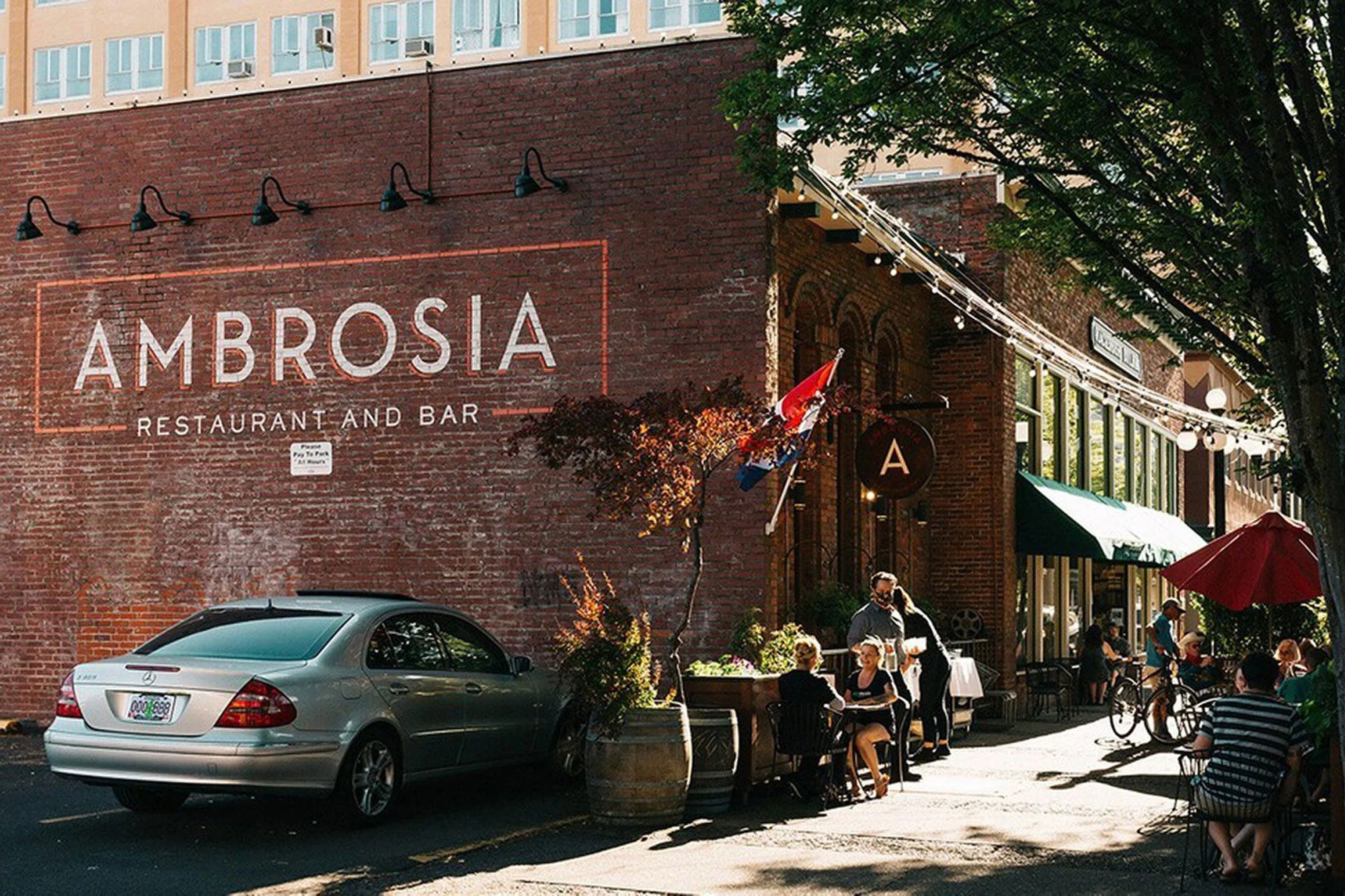 Ambrosia Restaurant & Bar, Bar in Eugene