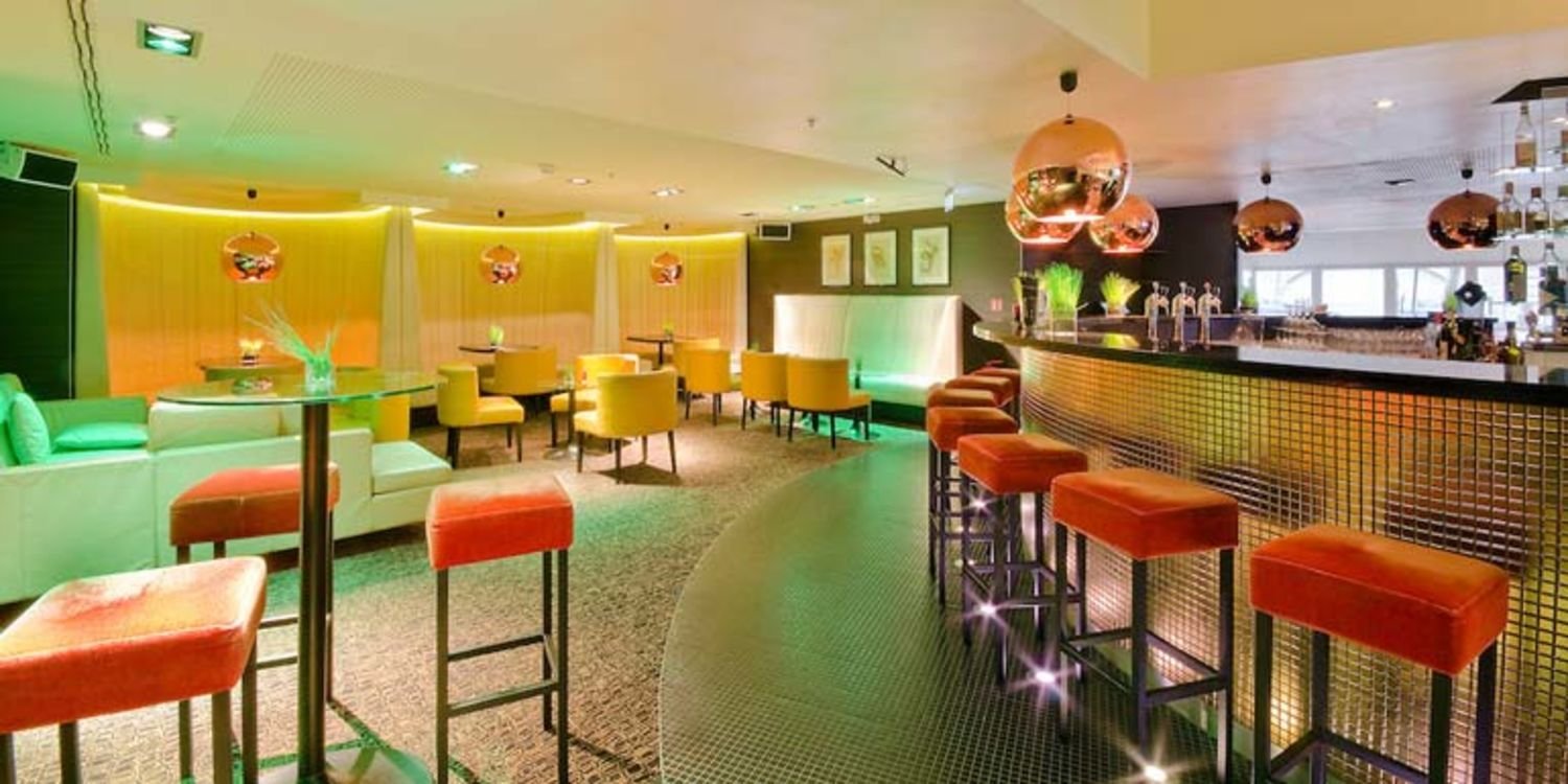 Ives Bar, Bar in Paris