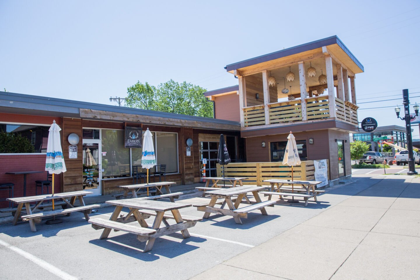 Embers Ski Lodge, Bar in Nashville