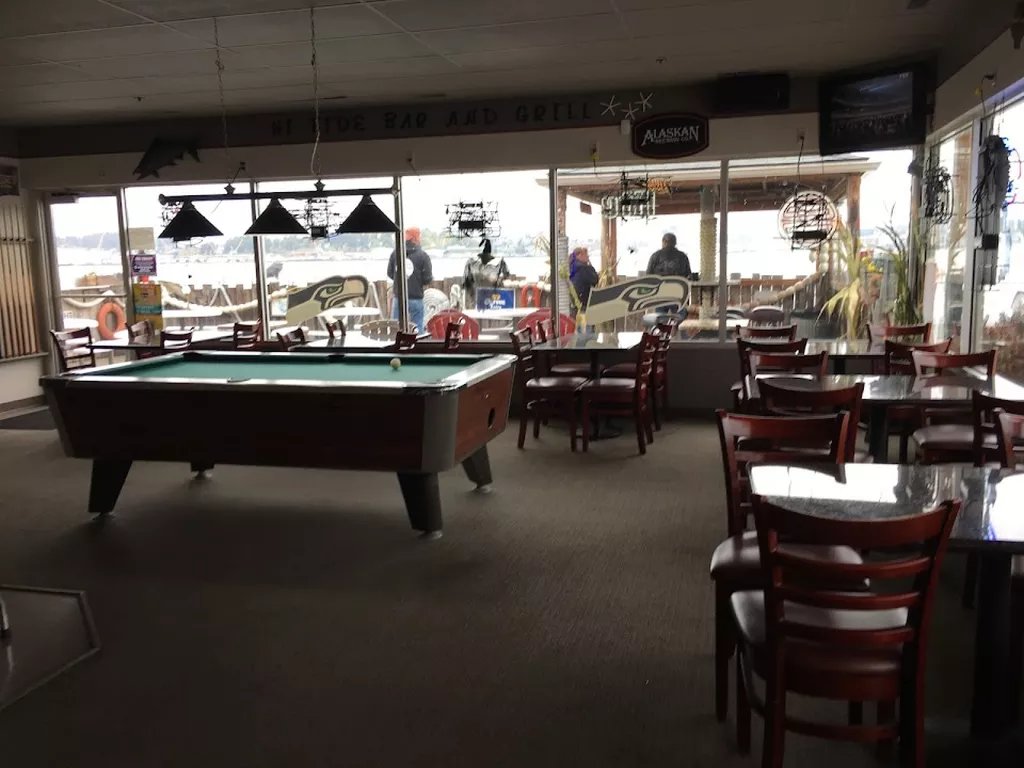 High Tide Pool Bar