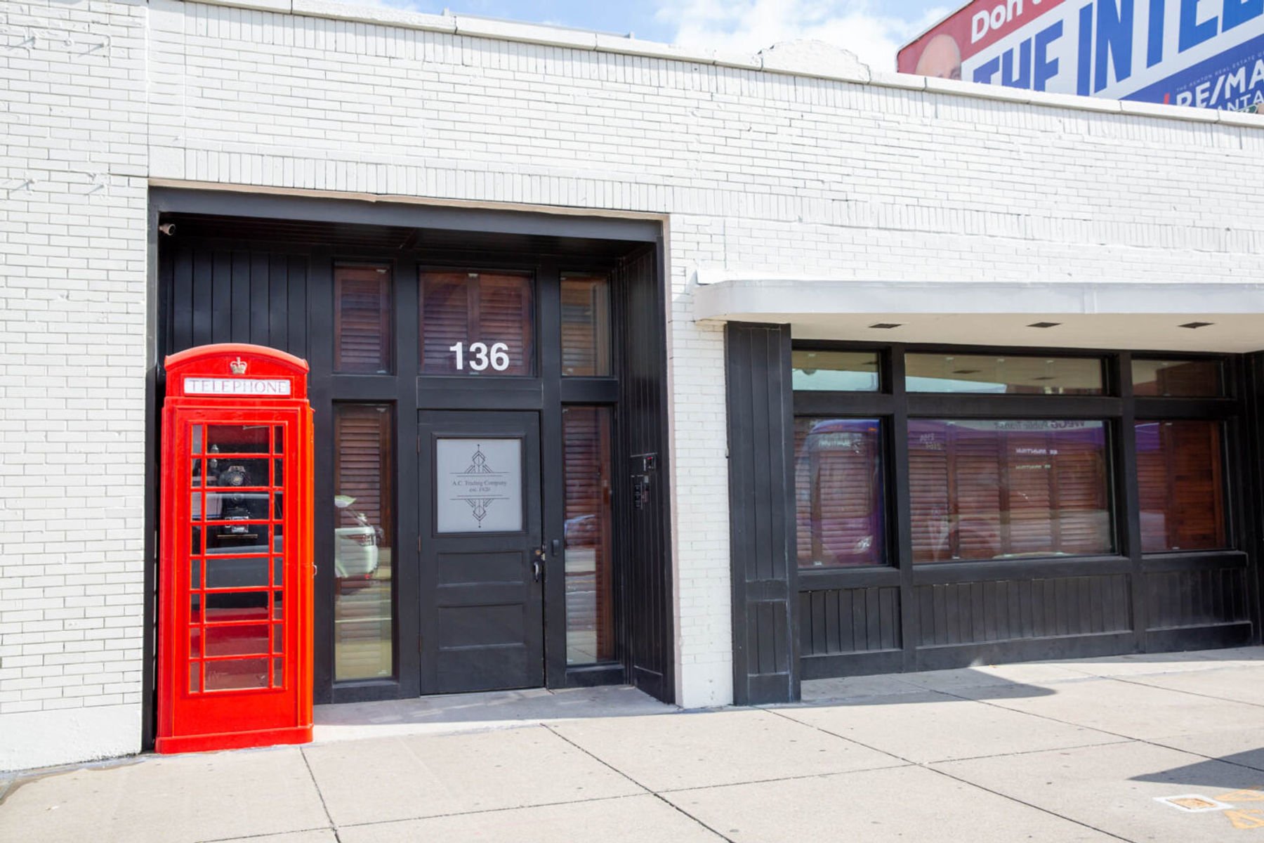 Red Phone Booth - Nashville, Bar in Nashville