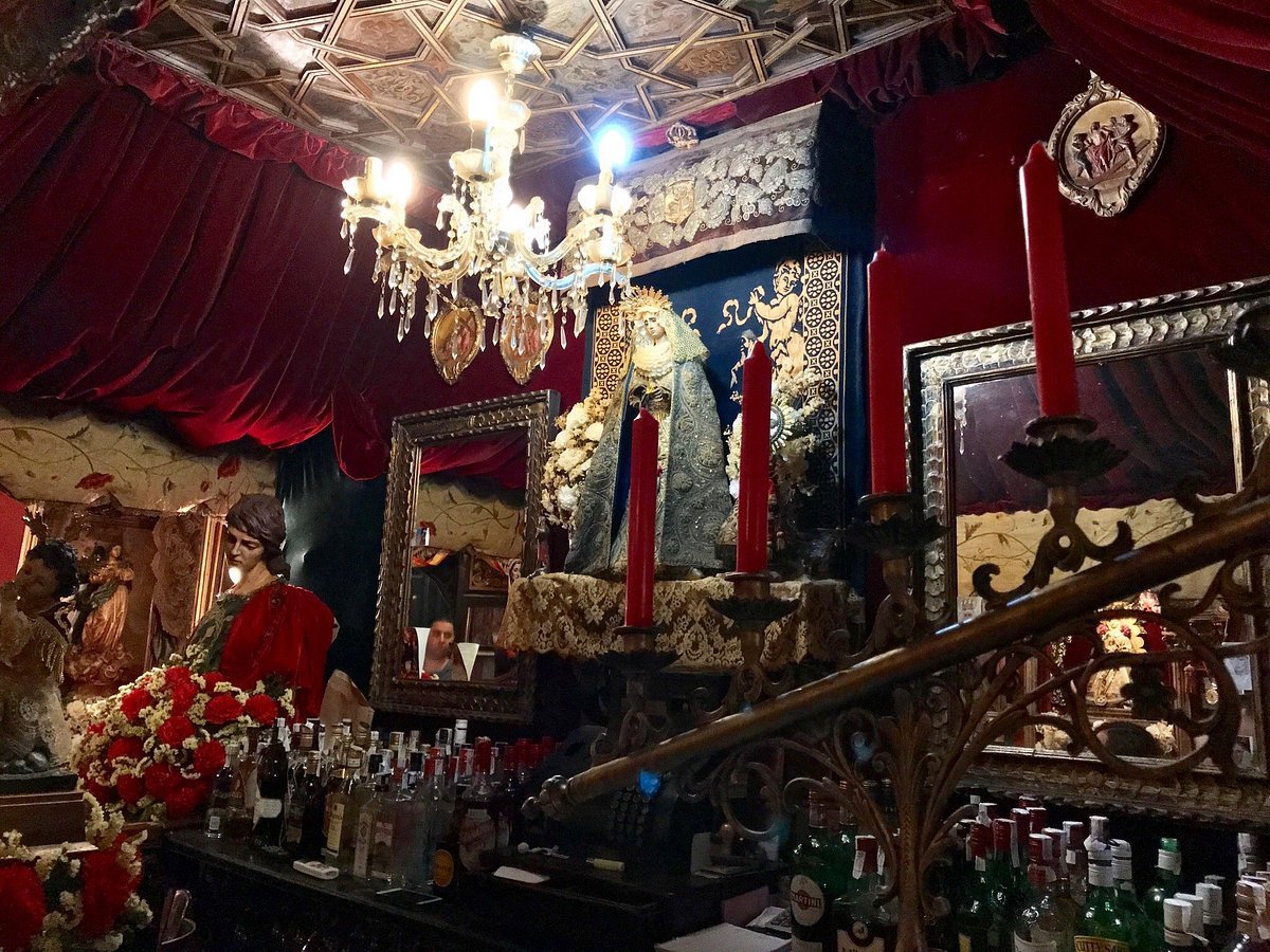 Bar Garlochí bar in Seville, Spain