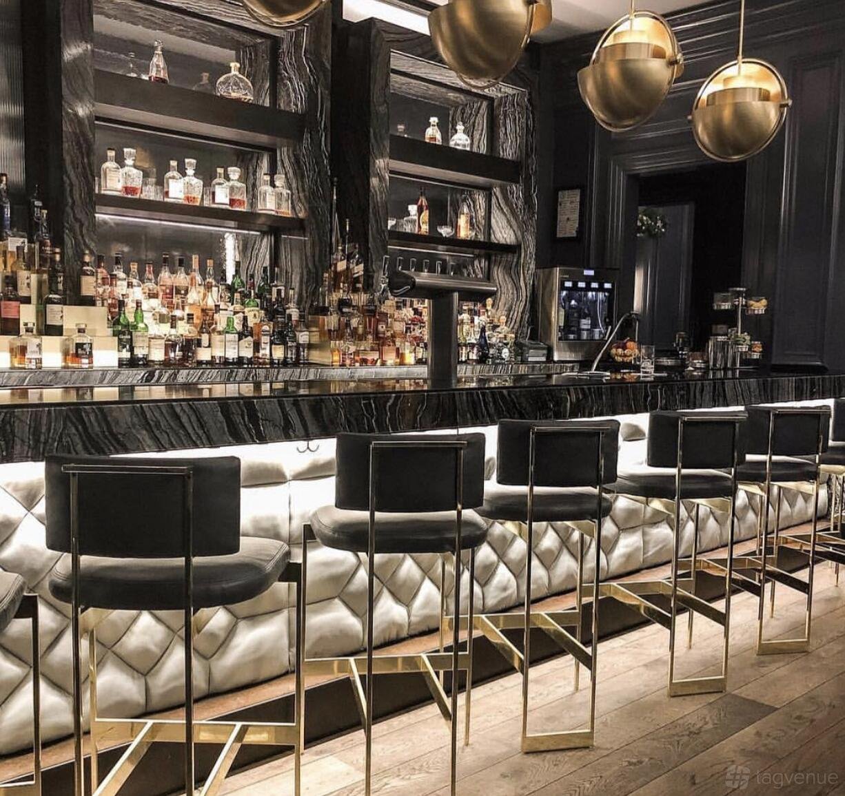 Quadrant Bar & Lounge