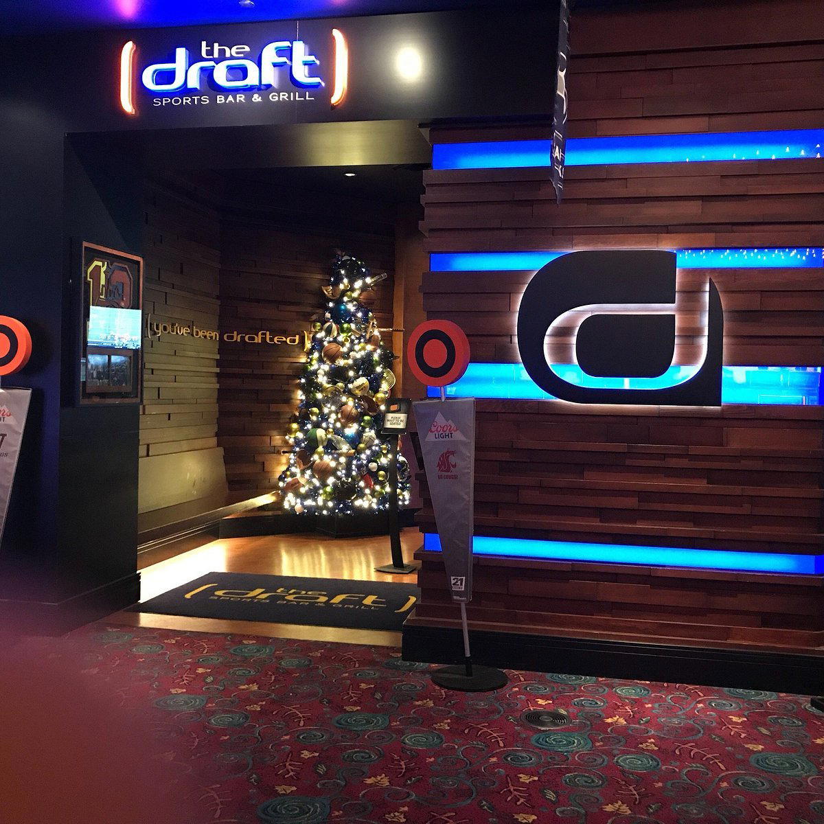 The Draft Sports Bar & Grill bar in Seattle