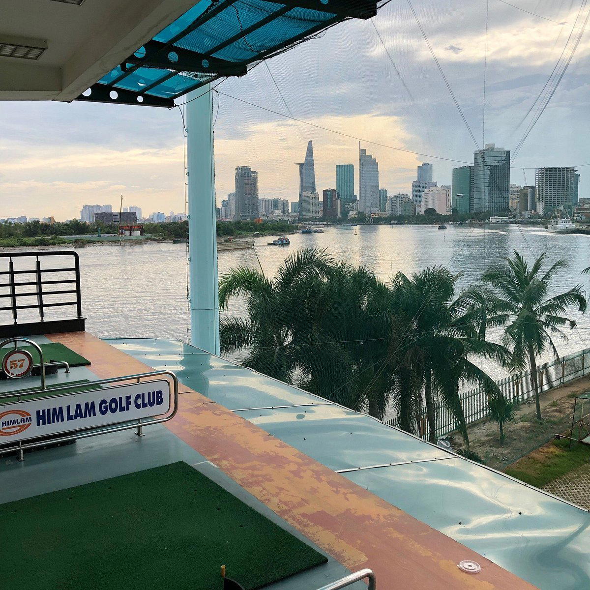 Him Lam Golf Driving Range bar in Ho Chi Minh City