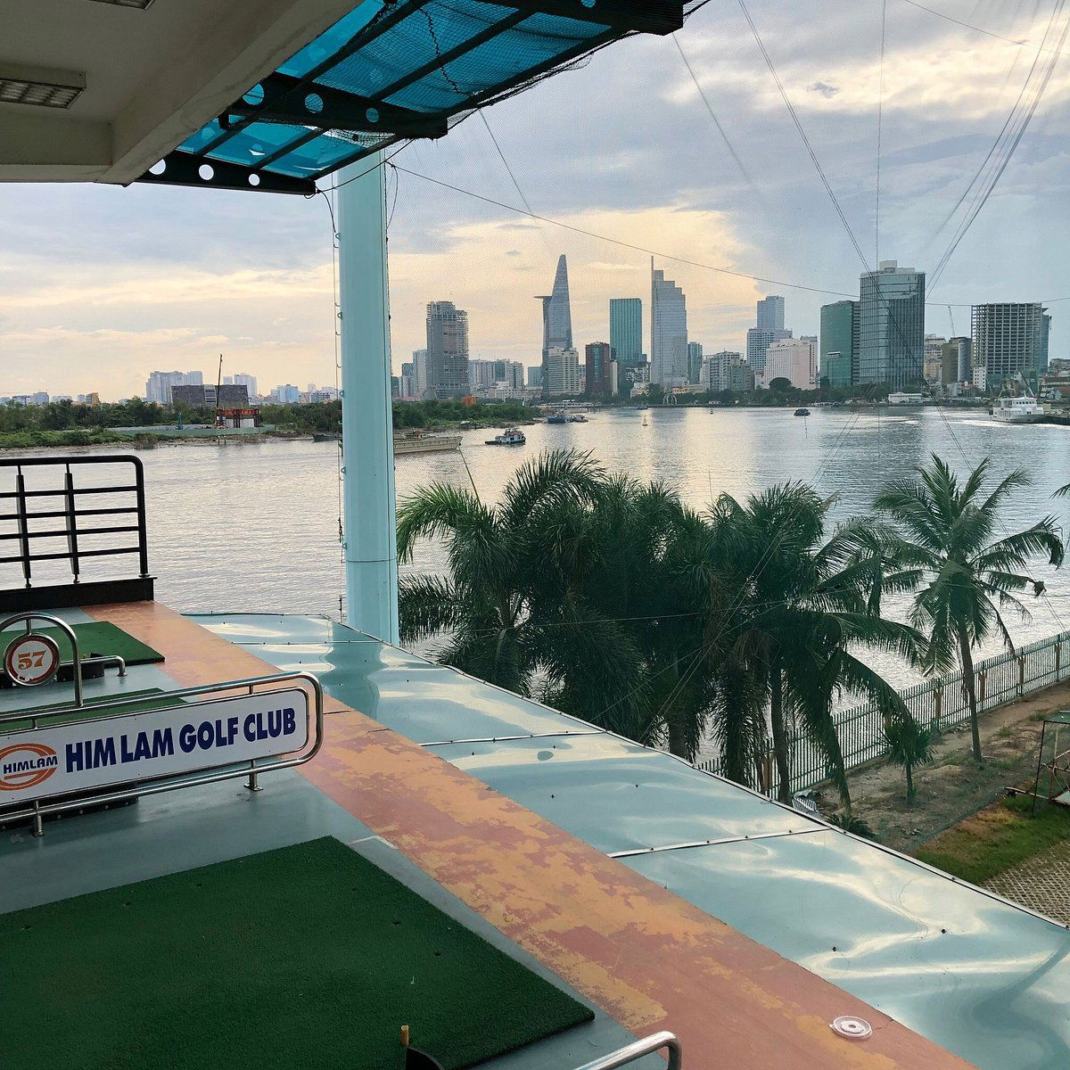 Him Lam Golf Driving Range, Bar in Ho Chi Minh City