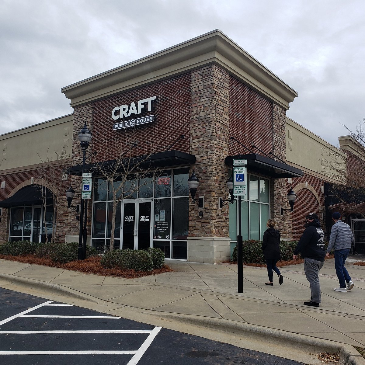 Craft Public House bar in Cary, United States