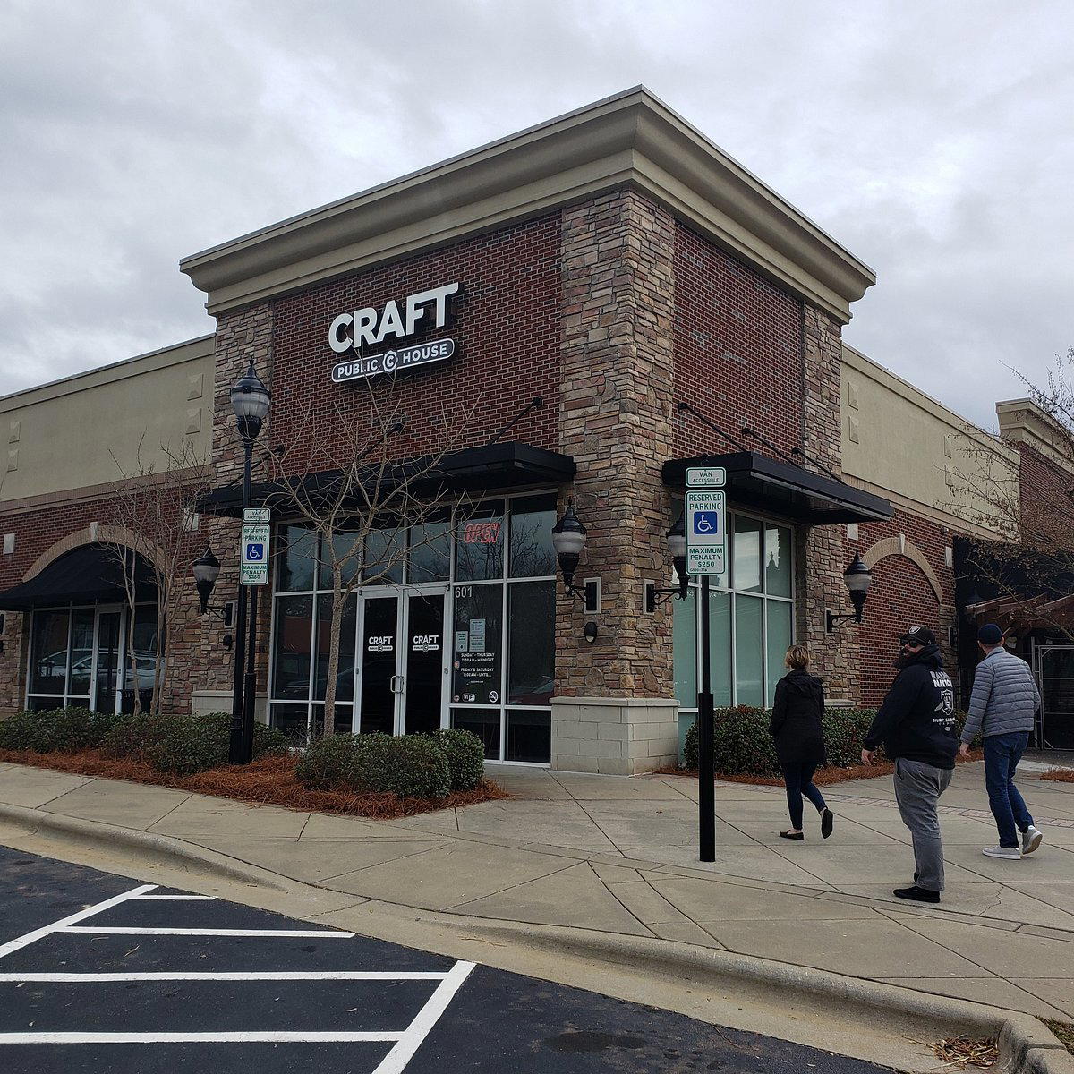 Craft Public House bar in Cary