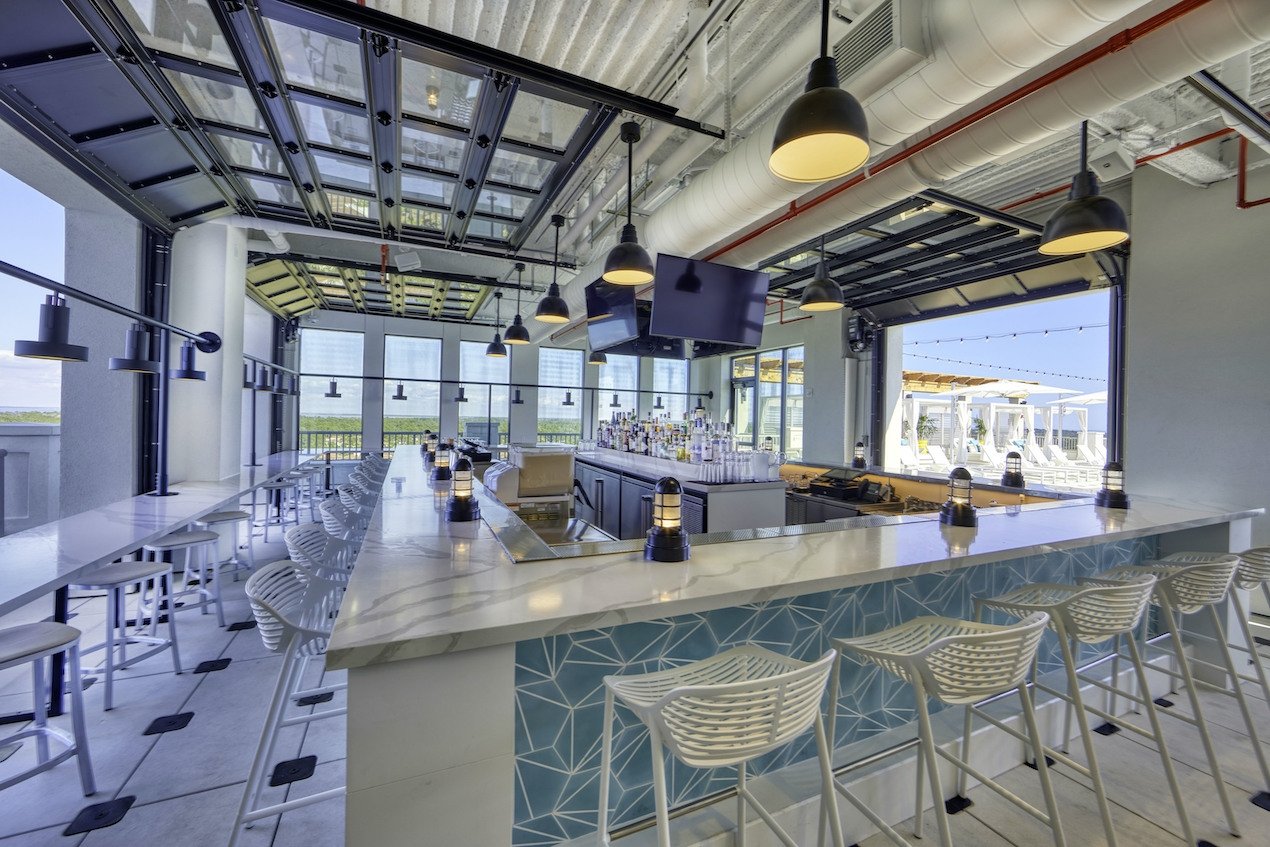 Ara Rooftop Pool & Lounge