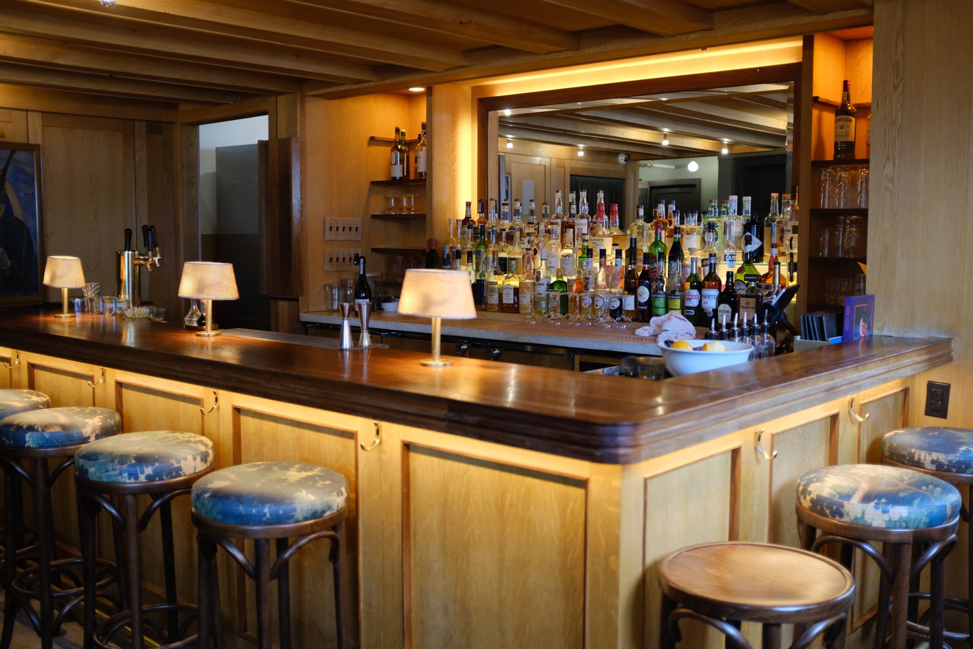 Hotel Kinsley bar in Kingston, United States