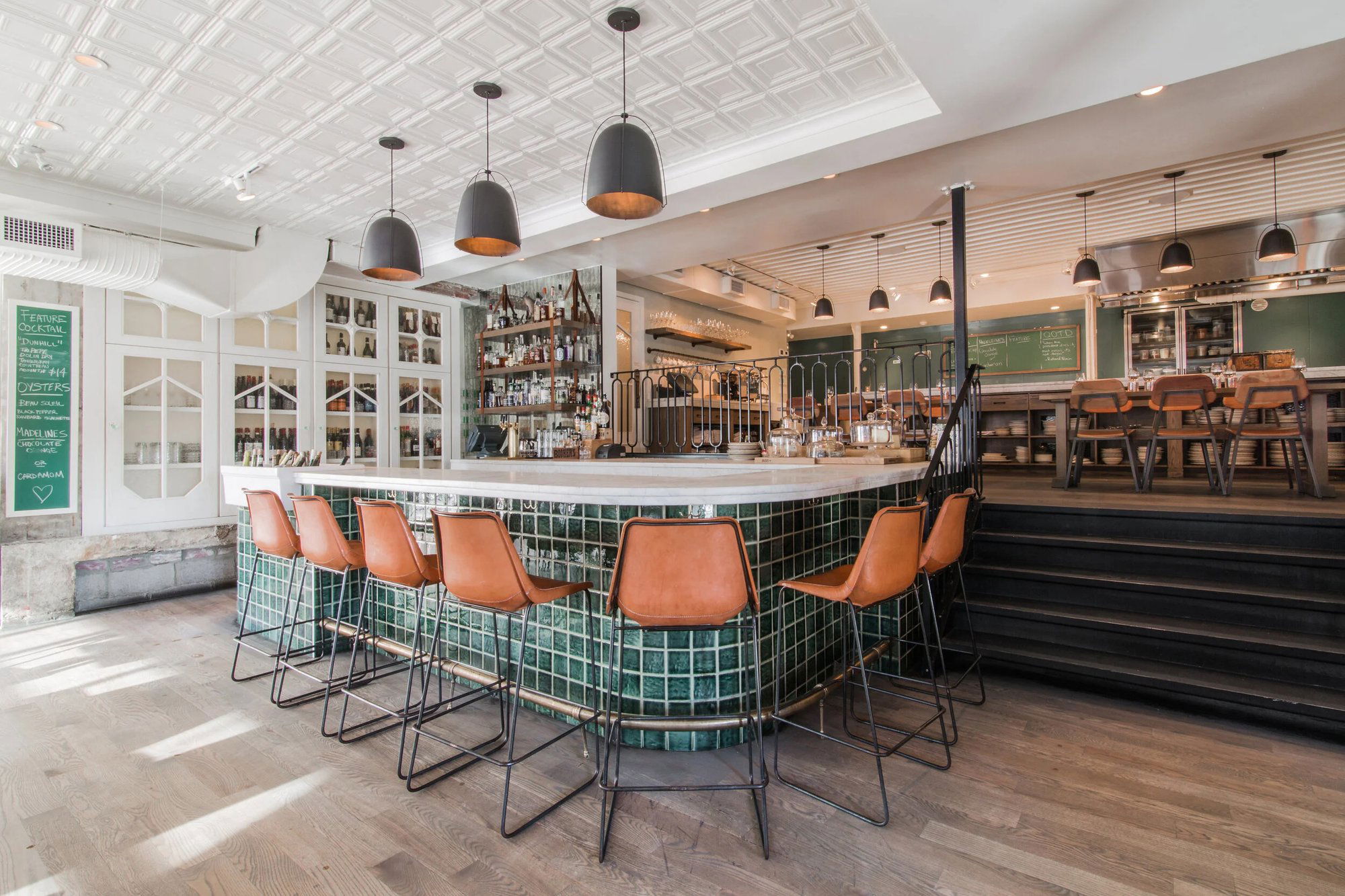 Pigeonhole 17th, Bar in Calgary