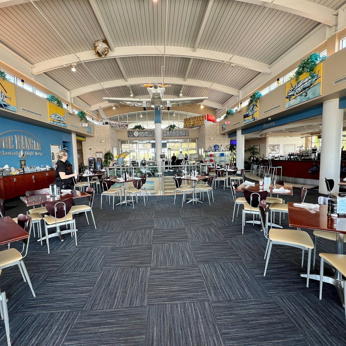 The Hangar Restaurant & Flight Lounge, Bar in St Petersburg