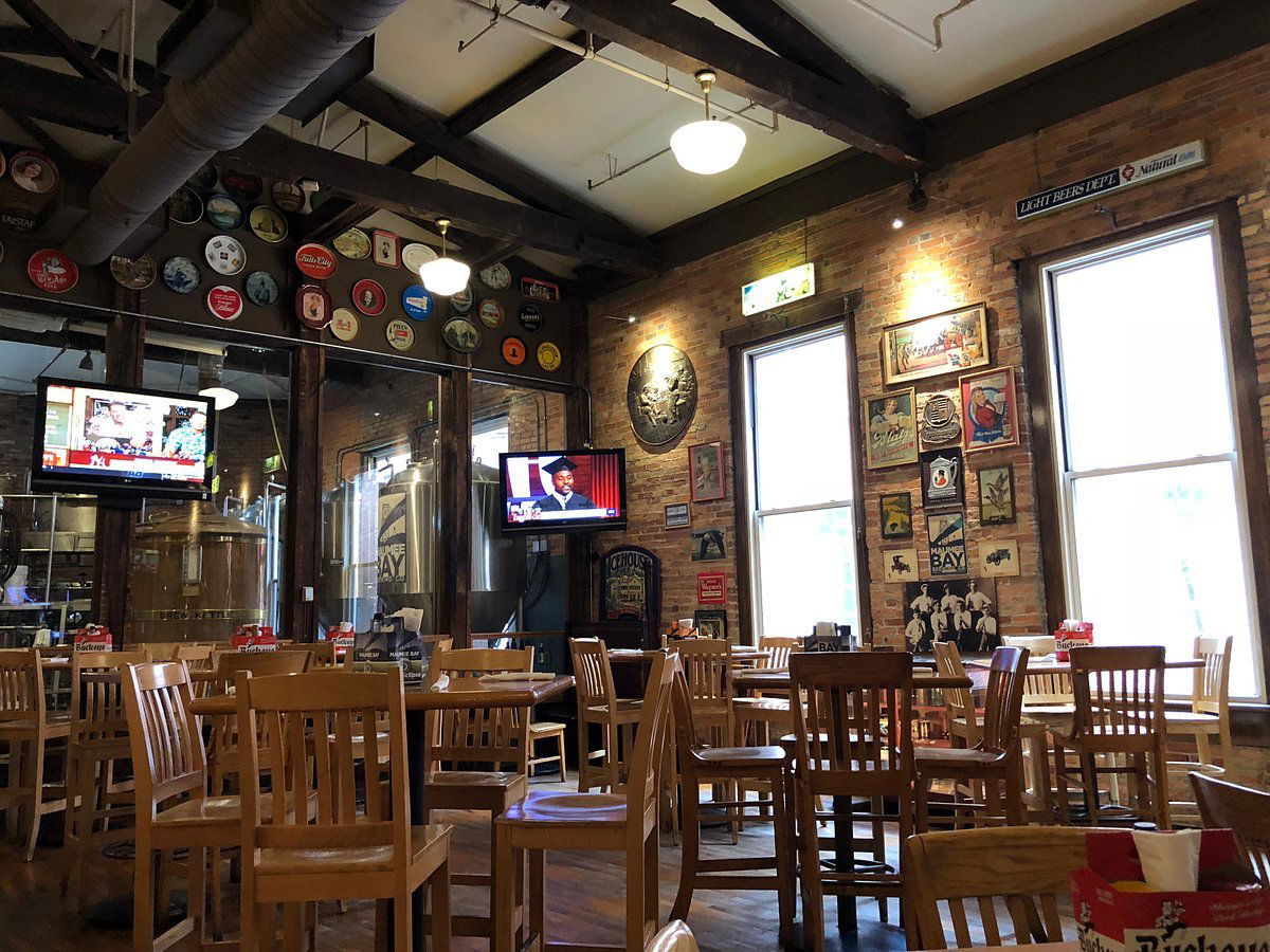 Maumee Bay Brew Pub, Bar in Toledo