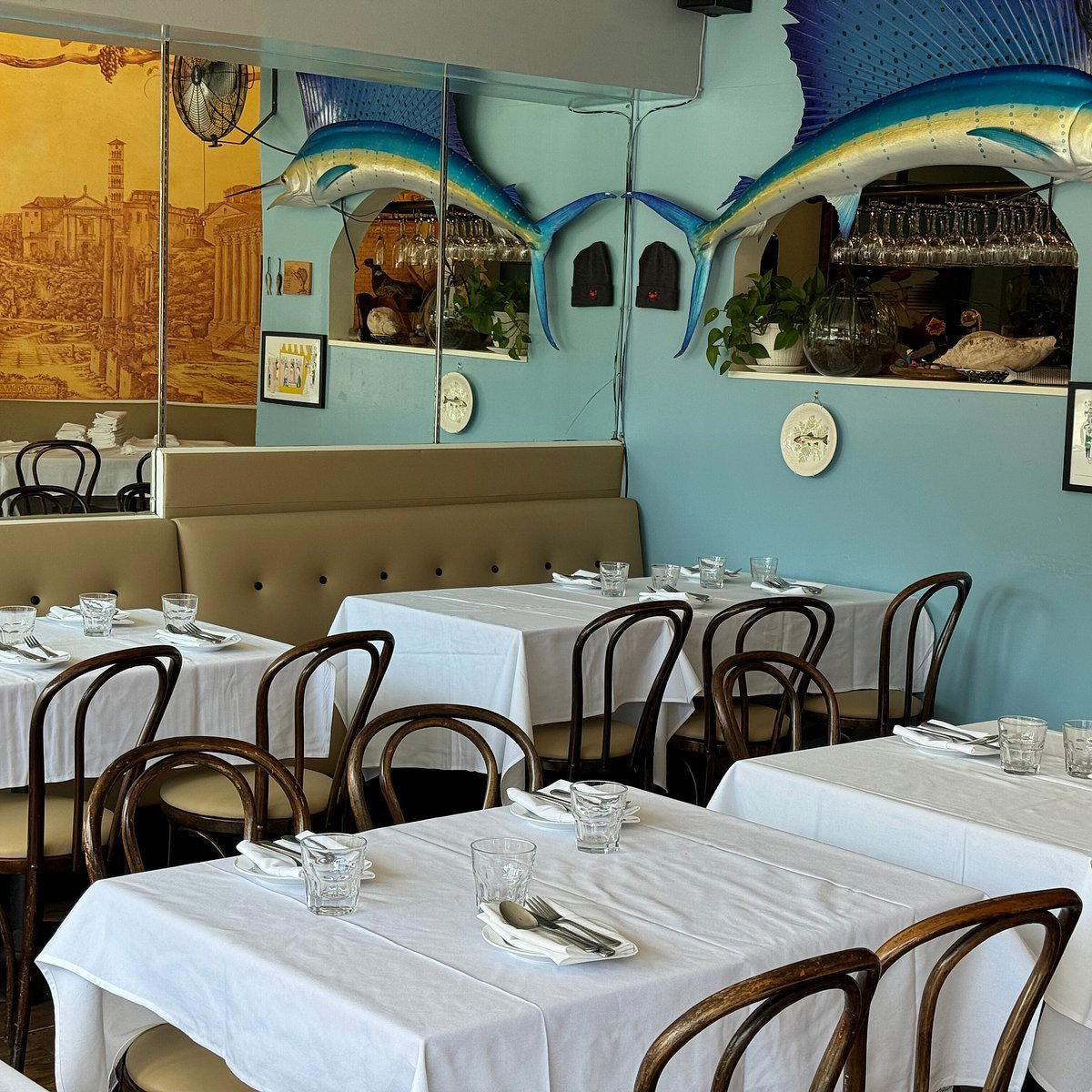 Betty Lou's Seafood & Grill bar in San Francisco, United States