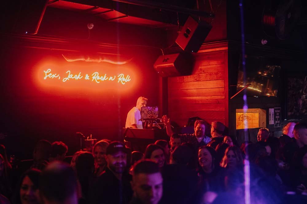 Jack Saloon Laval bar in Laval