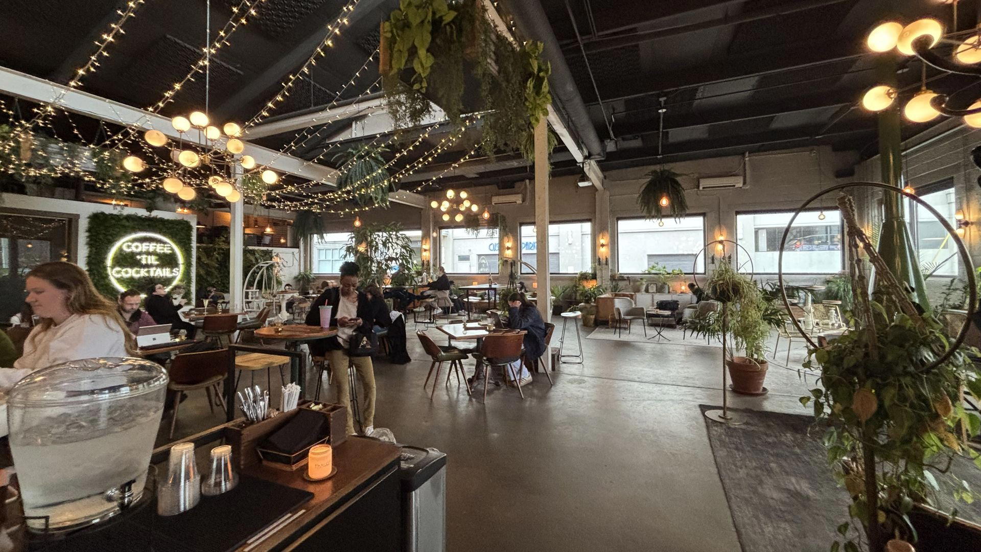 Parlor Public House bar in Indianapolis, United States