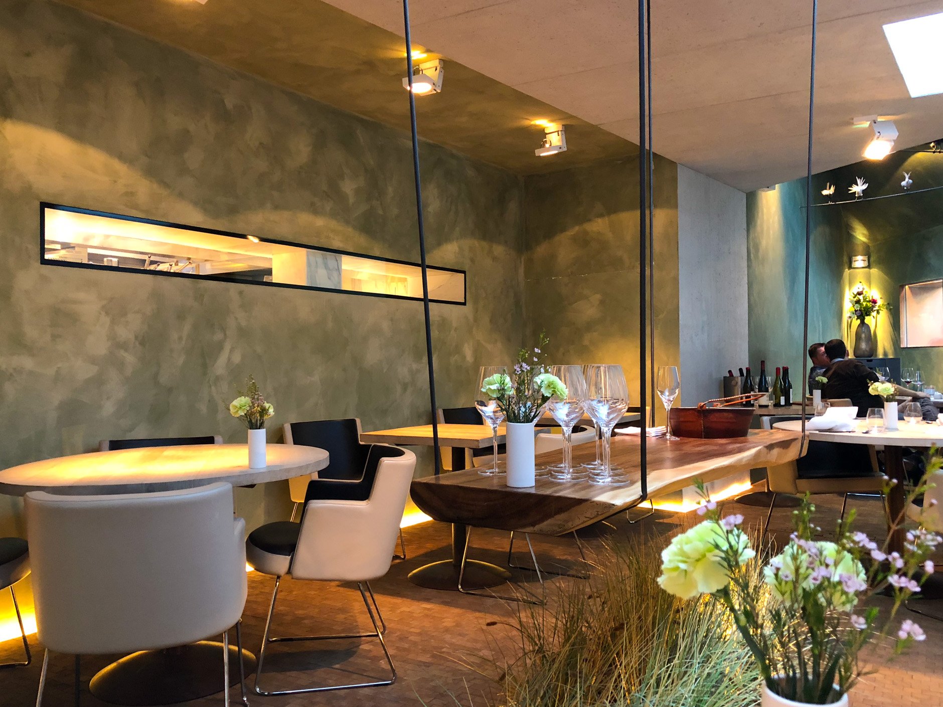 Restaurant Sans Cravate bar in Bruges, Belgium