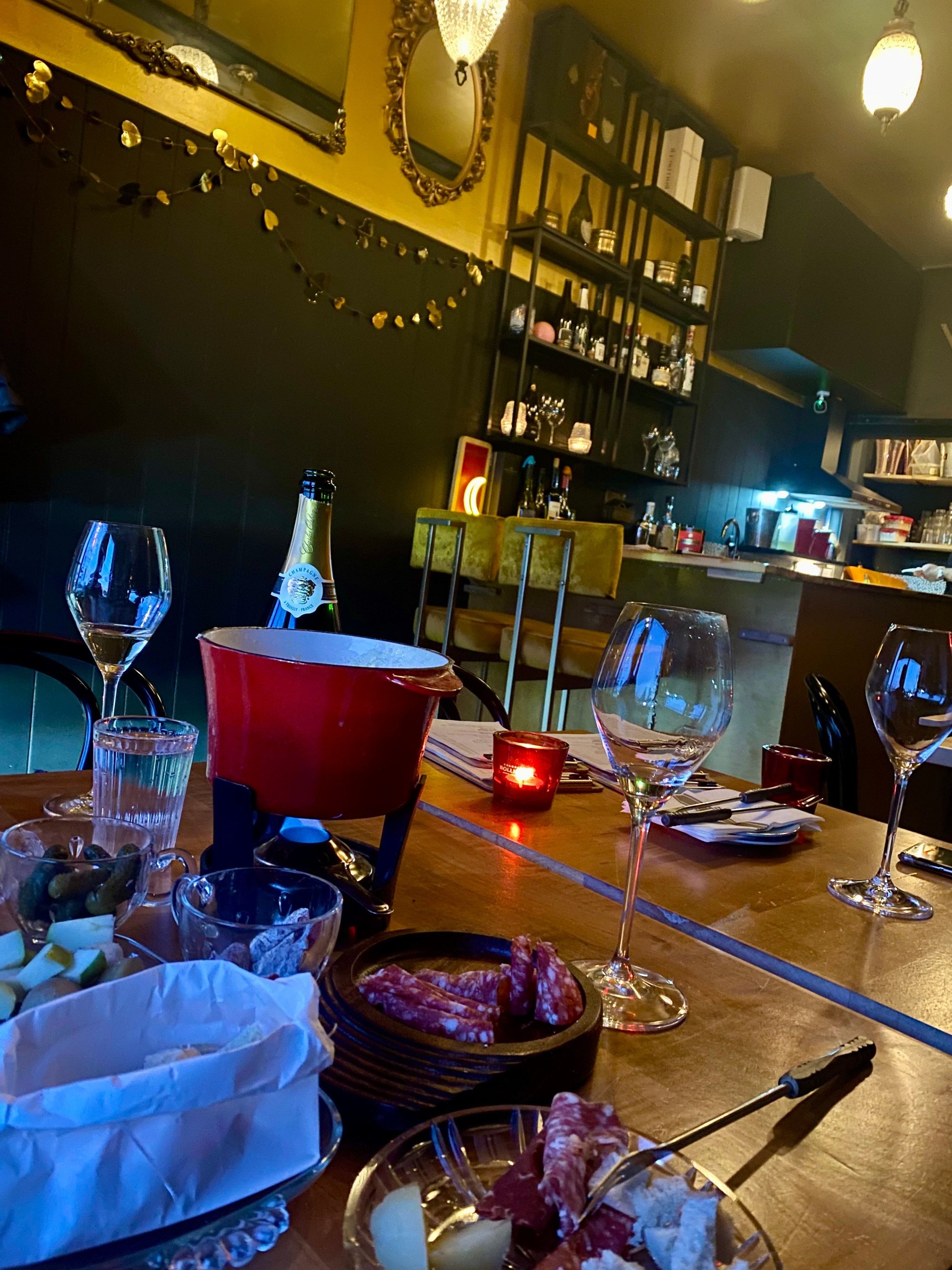 Varbar, Bar in Calgary