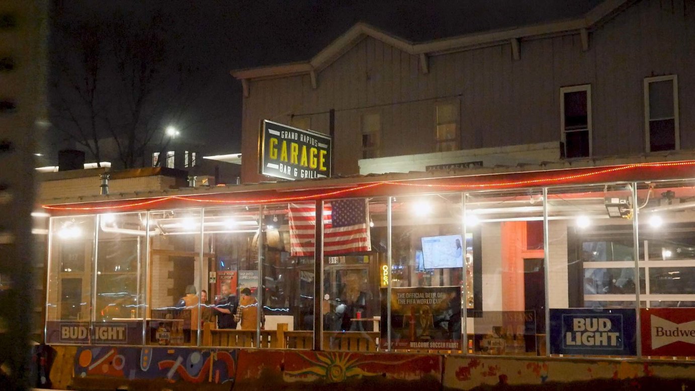 Grand Rapids Garage Bar & Grill, Bar in Grand Rapids