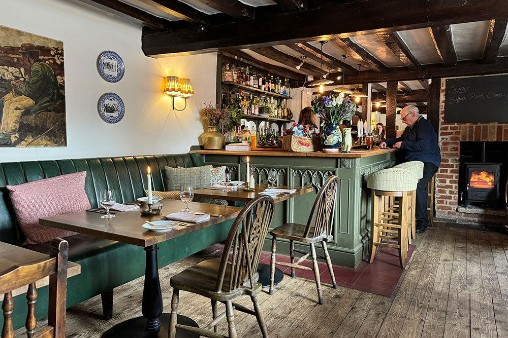 Greyhound Inn, Bar in Pettistree