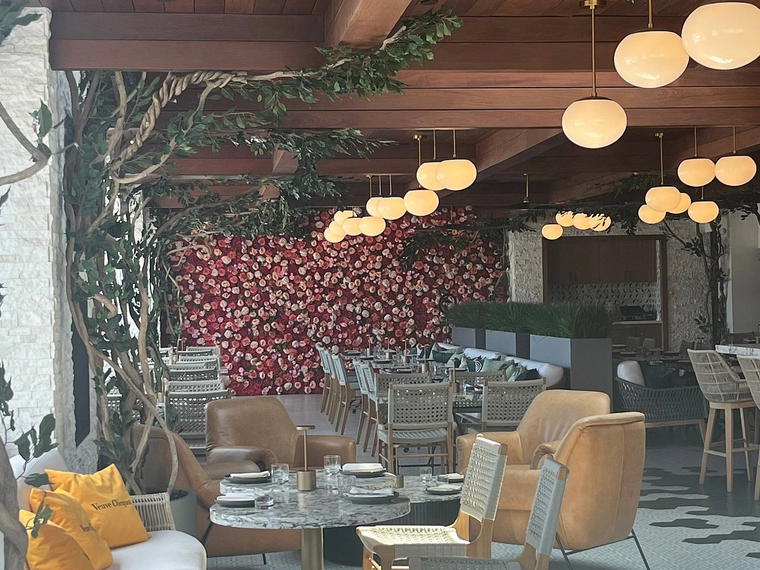 Selvin's Restaurant + Lounge, Thousand Oaks, United States