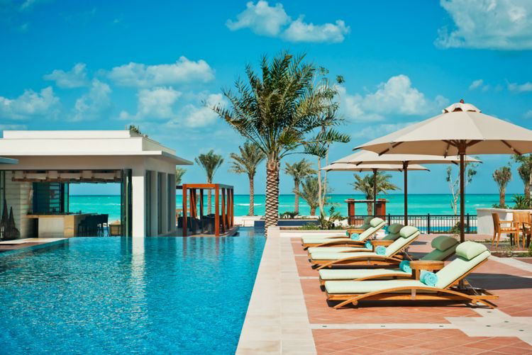 The St. Regis Pool & Beach Bar, Bar in Abu Dhabi