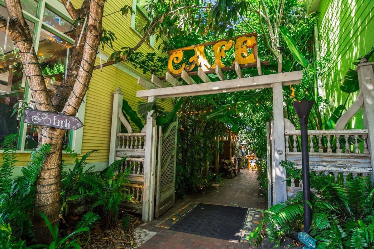 Third Wave Cafe & Wine Bar, Bar in New Smyrna Beach