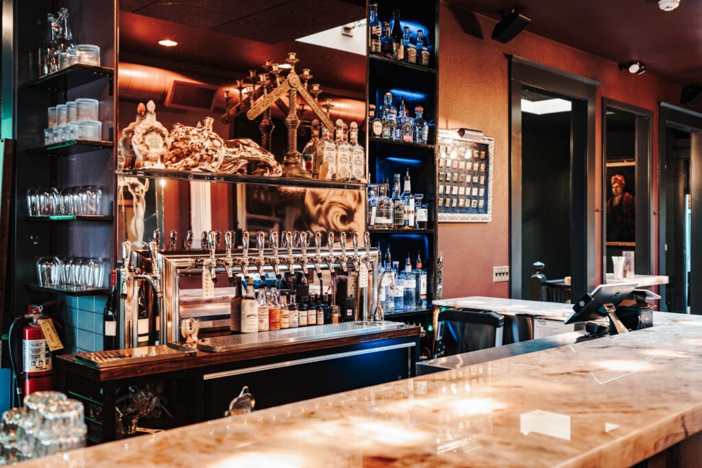 Madame Bar Bar, Bar in Portland