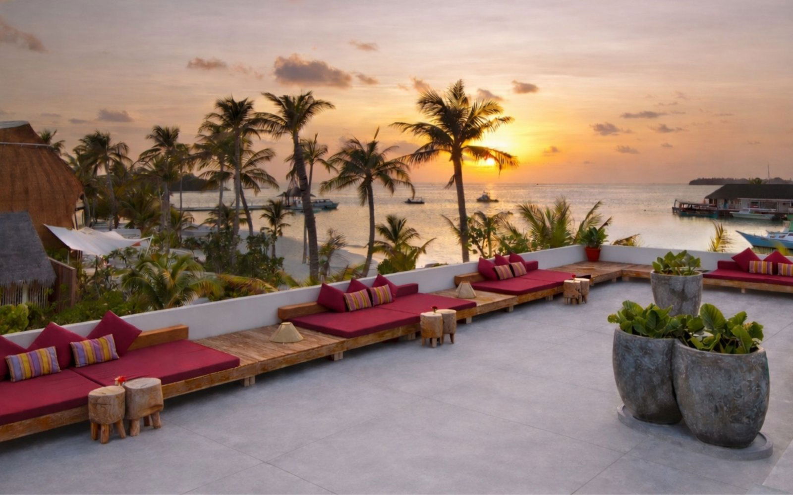 Sunset Point, Bar in Lhaviyani Atoll