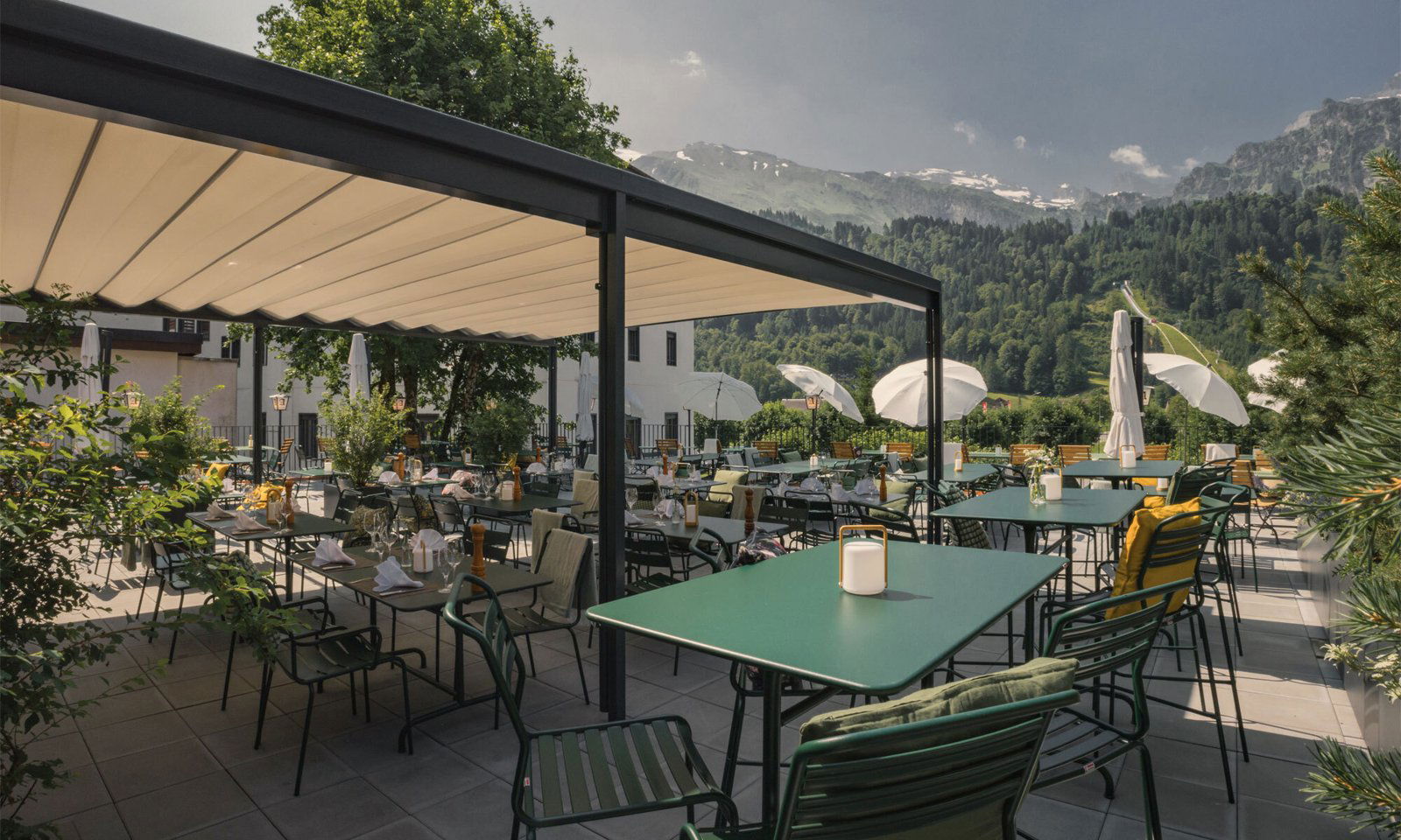 Sun Terrace with Lounge Area, Bar in Hellengerst