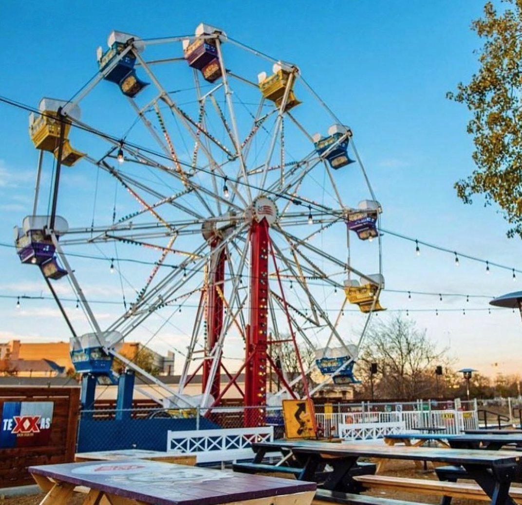Ferris Wheelers Backyard and BBQ, Bar in Dallas