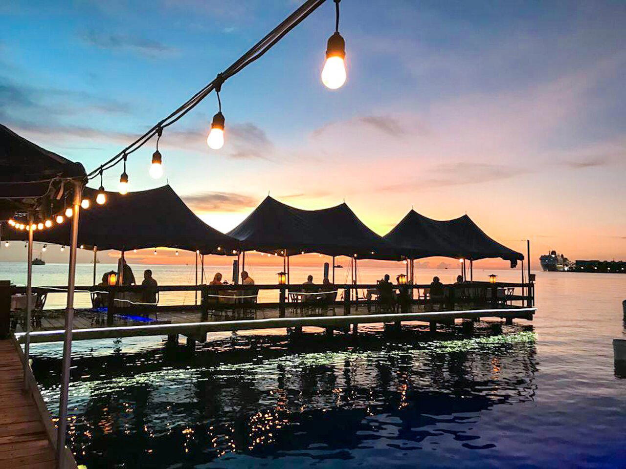 Pinchos Bar and Grill bar in Oranjestad