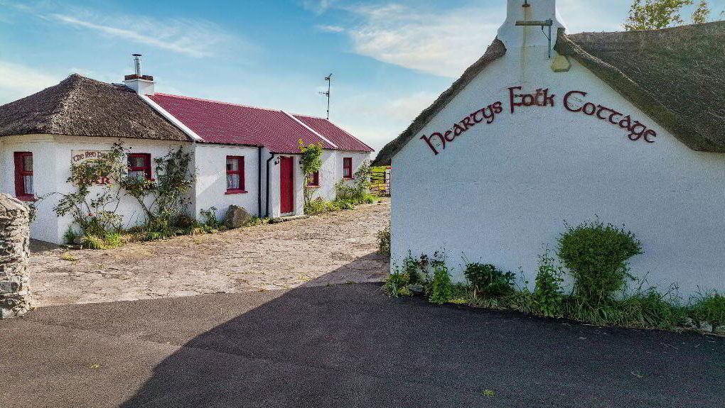 Hearty’s Cottage, Bar in Crossmaglen