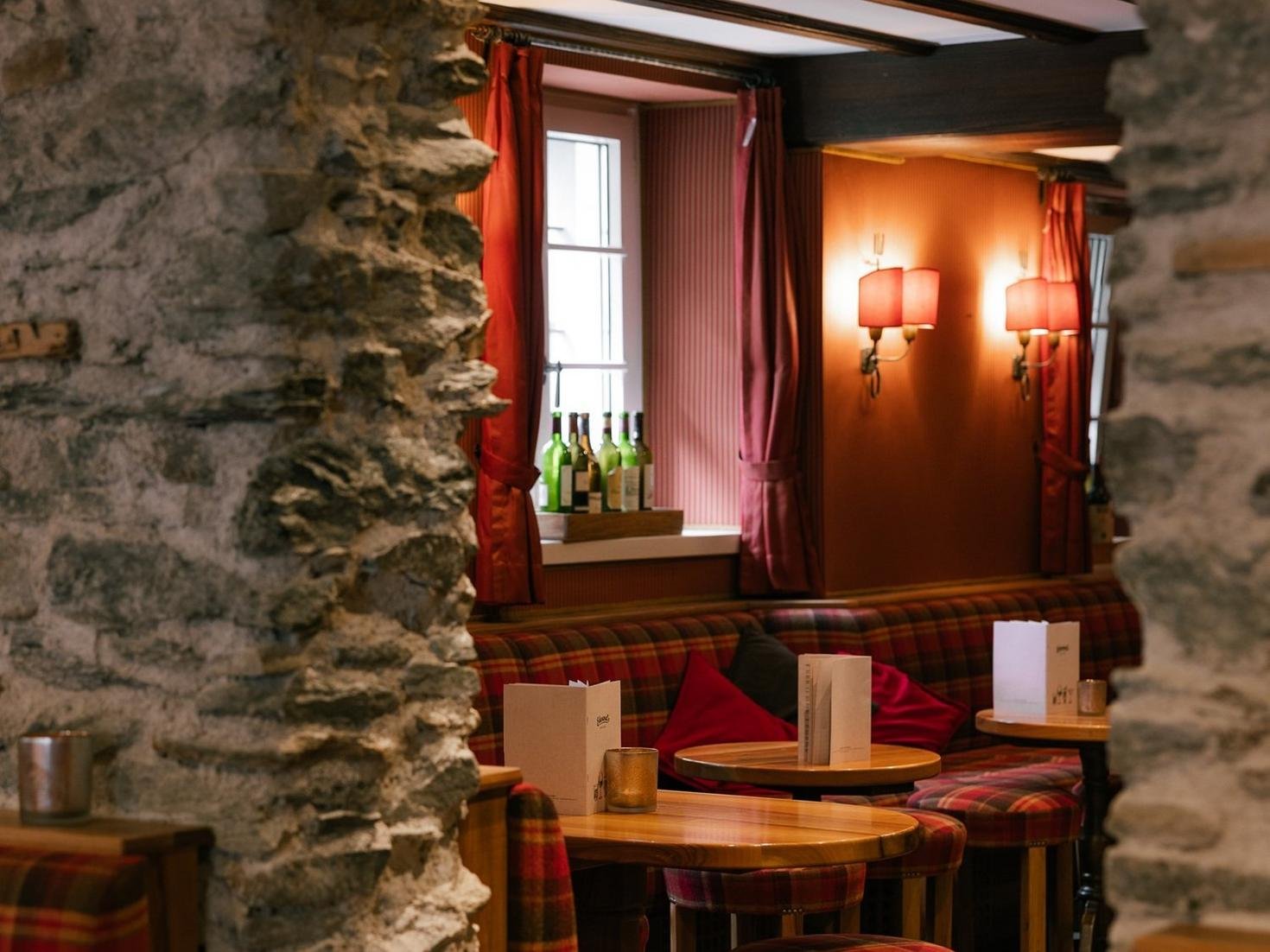 Edward's Bar-Café