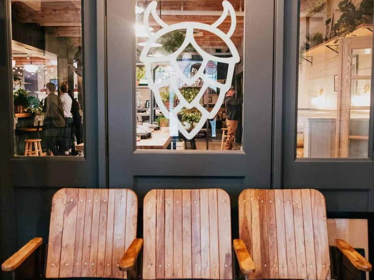 FREE HOUSE | Craft Beer Hall, Calgary, Canada