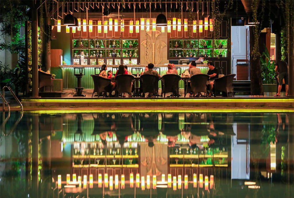 Angkor Pool Bar