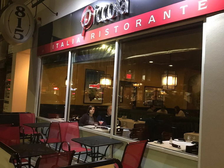 Piccola Italia Ristorante bar, Manchester, United States