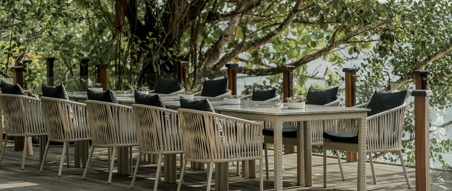 Hunas Sunset Deck Bar