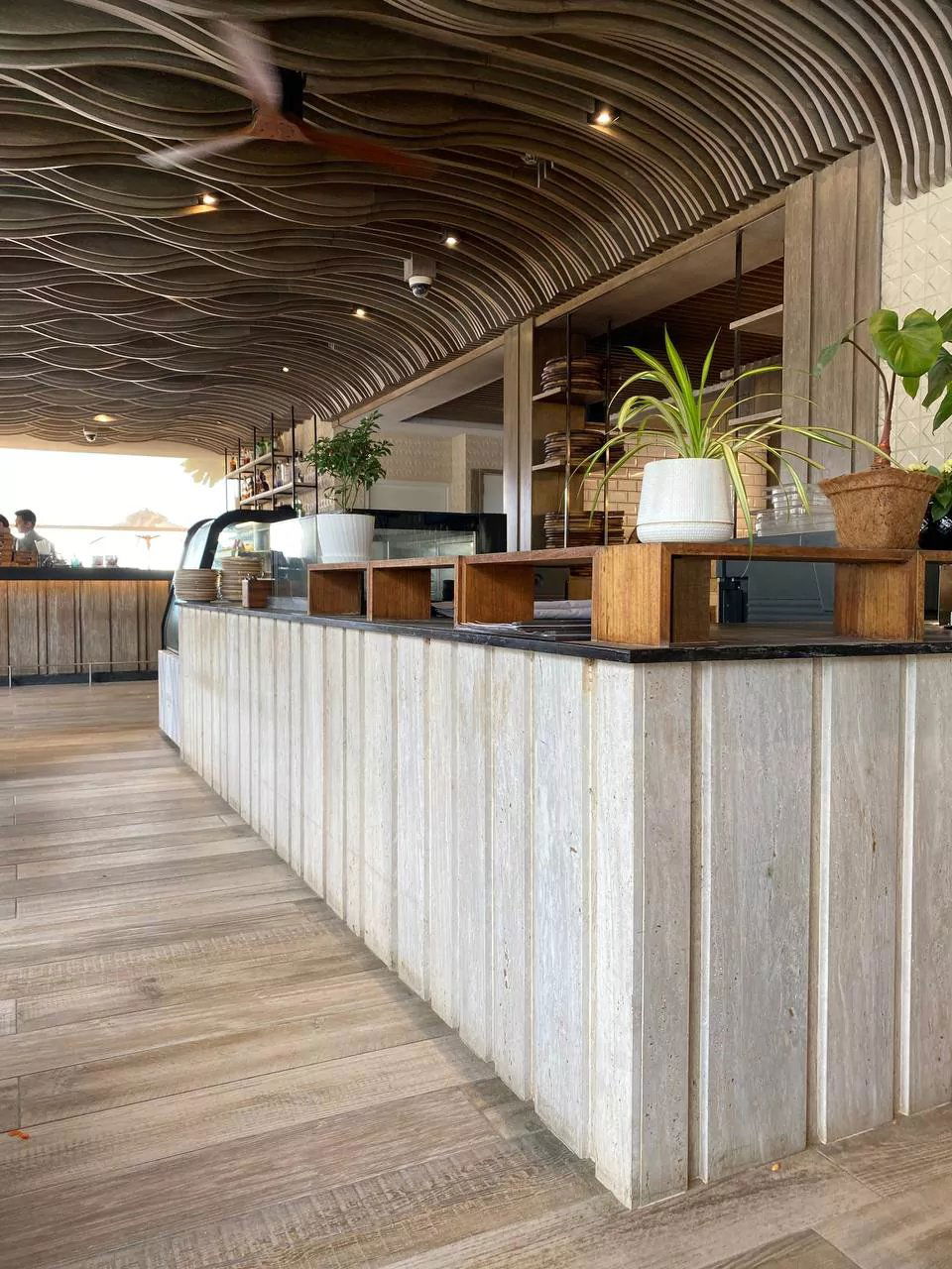 Pine Beach Bar, Bar in Phuket