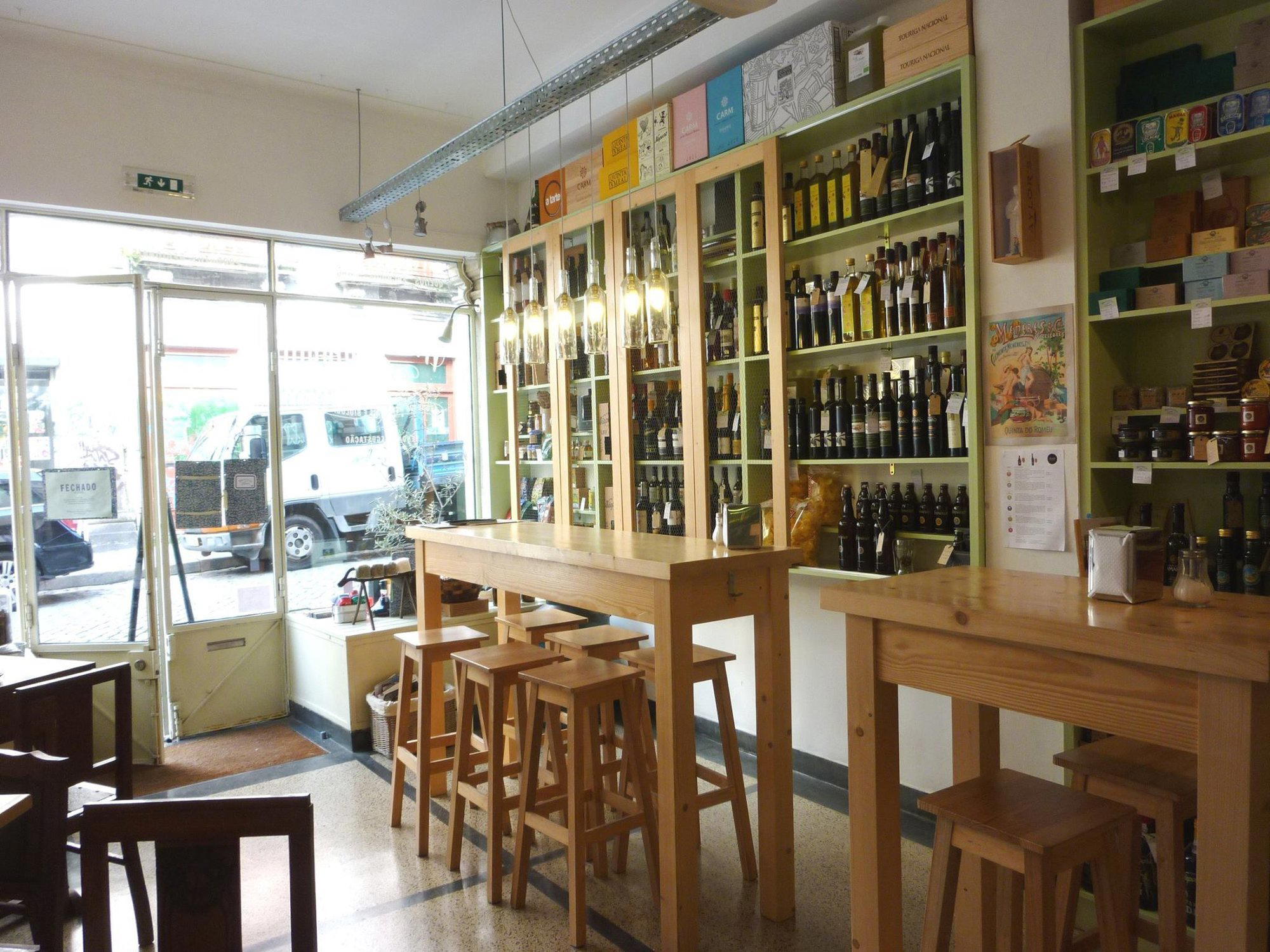 Mercearia das Flores bar in Porto