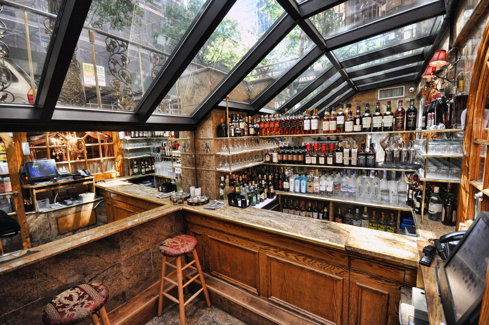 DeGrezia, Bar in New York City