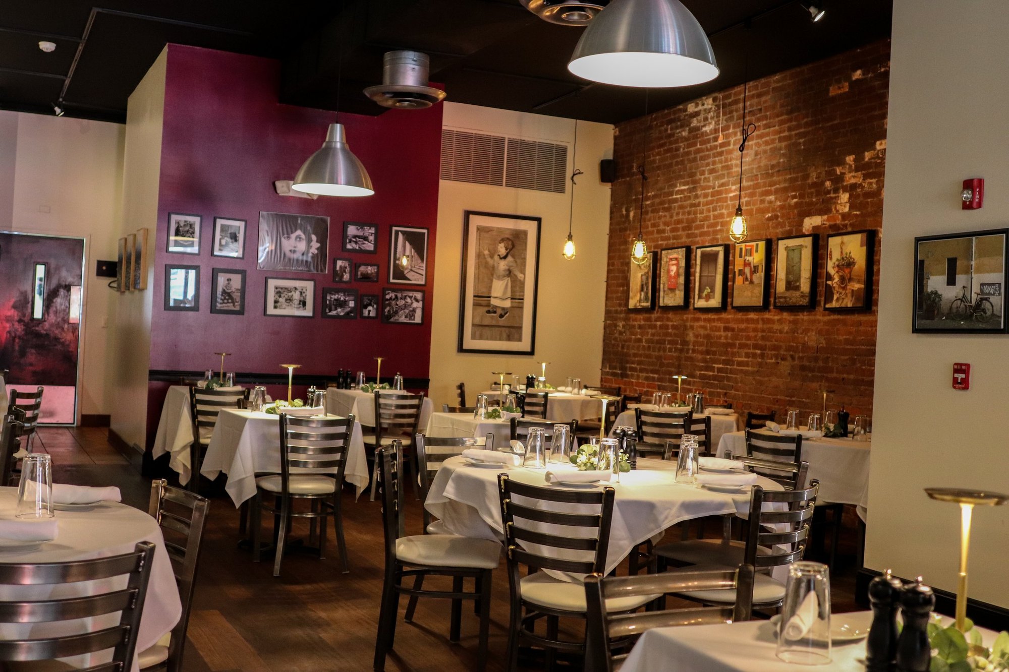 Trattoria 'A Vucchella & Wood Oven Pizza bar in Bridgeport, United States