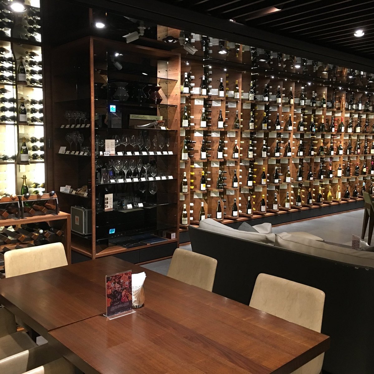 Domaine Wine Cellars bar in Taipei