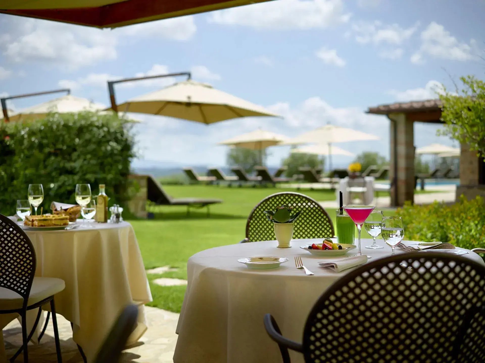 Al Fresco Pool Bar