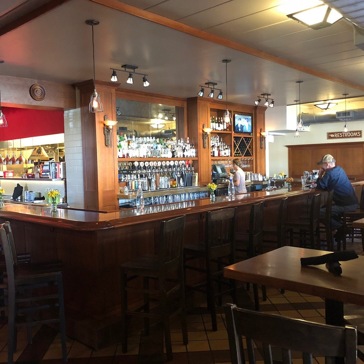 Lake & Irving Restaurant & Bar, Bar in Minneapolis