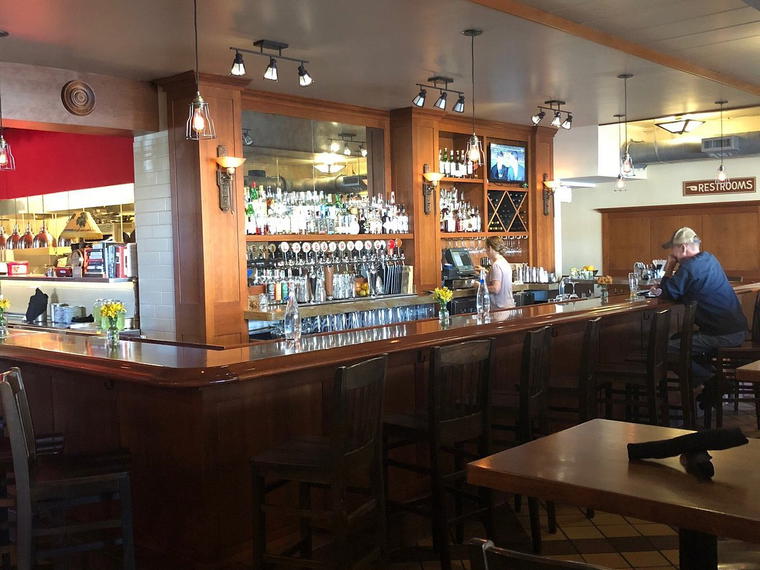 Lake & Irving Restaurant & Bar, Minneapolis, United States